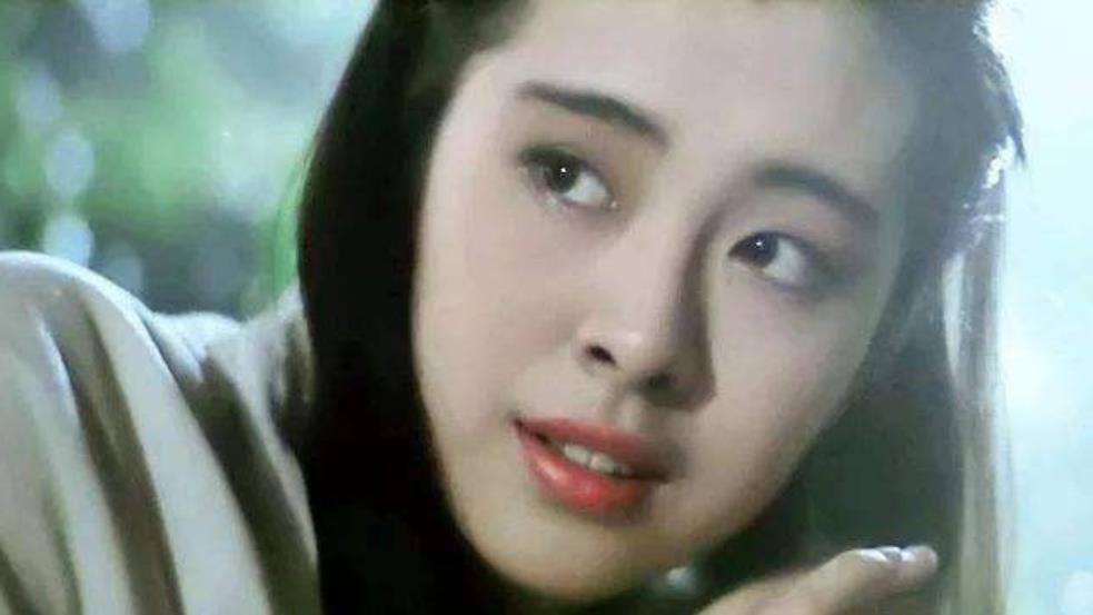 单眼皮、龅牙、厚嘴唇，这些缺陷美才是娱乐圈该有的百媚千红