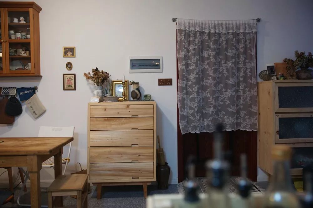 用水泥砌橱柜,用粘土做迷你橱柜