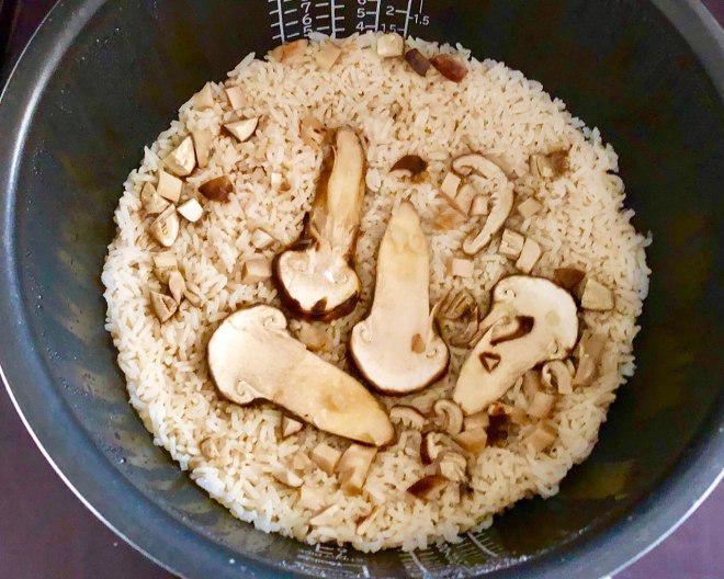 新鲜松茸怎么吃这些吃法值得一试,新鲜松茸清洗后吸水量大保存方法