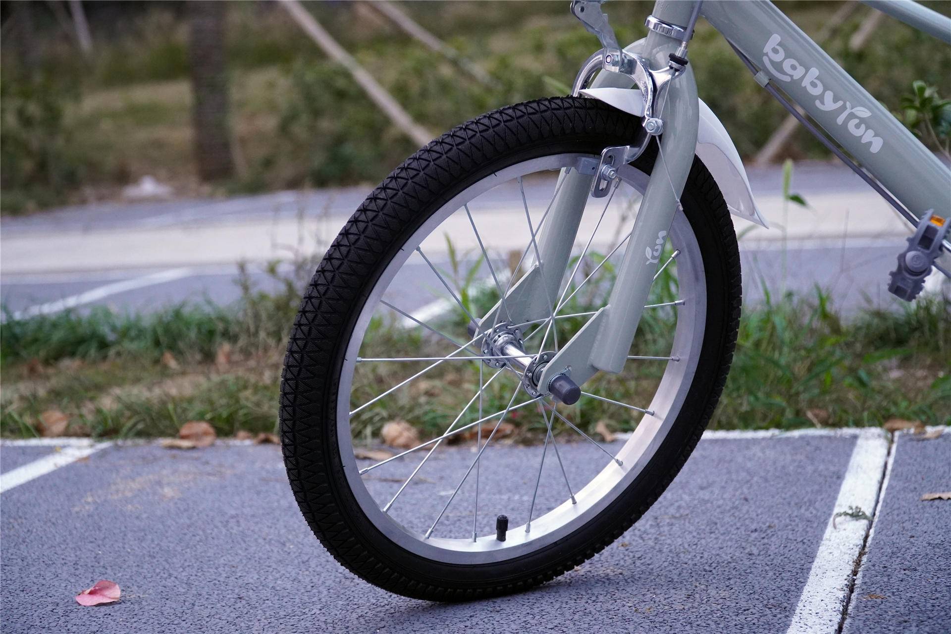 什么礼物让孩子一直挂念你?Babyrun萌骑奇儿童自行车测评