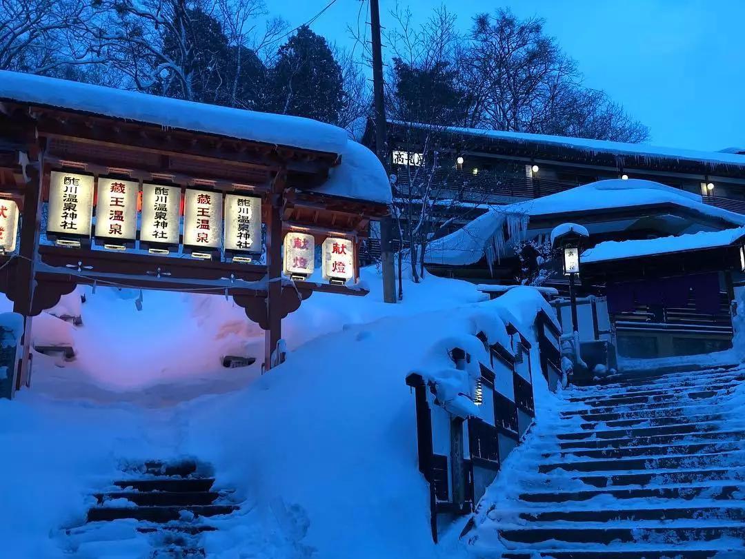 国内10大滑雪旅游攻略,去滑雪必带东西