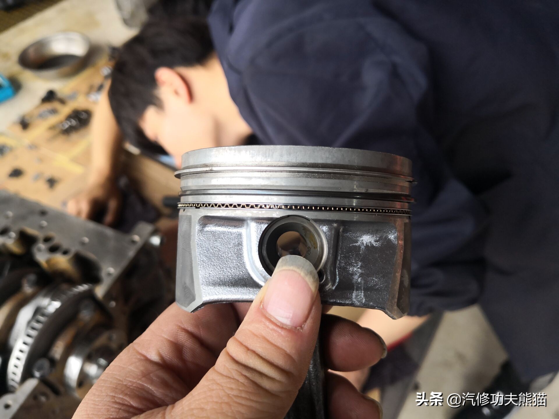 10年奥迪a6l2.0t烧机油维修,奥迪a6l2.0t烧机油吗