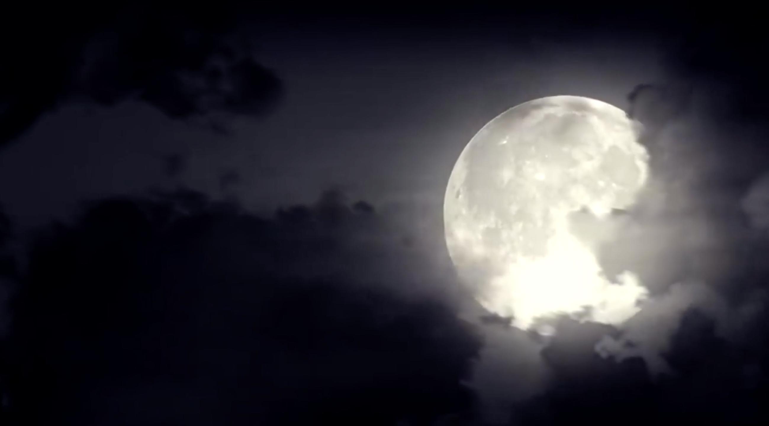 鍘嗗彶澶槼娑堝け涔嬭皽,鑻卞浗鏈堜寒绁炵娑堝け涔嬭皽