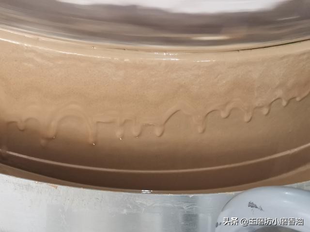 芝麻酱吃到嘴里发苦还能不能吃了,芝麻酱容易发酸怎么办