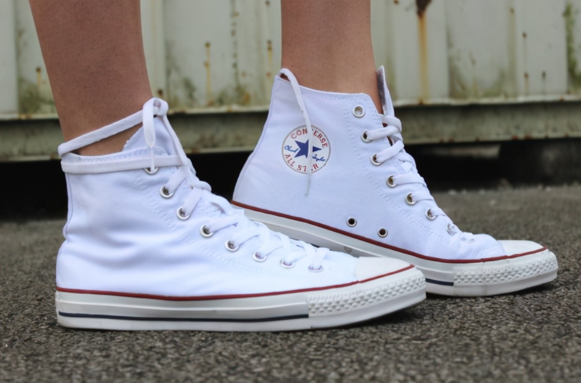 白布鞋脏了怎么迅速清理,白布鞋脏了如何把它擦干净