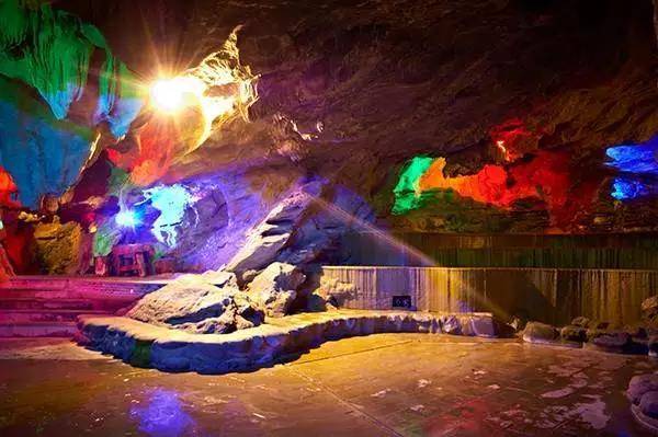 4A英德奇洞温泉小镇，轰趴汤山别院4房温泉别墅！建议收藏