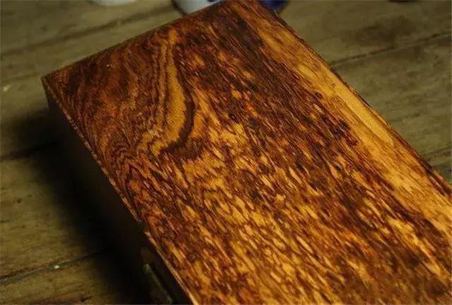 大叶黄花梨是什么样的,大叶黄花梨和白酸枝