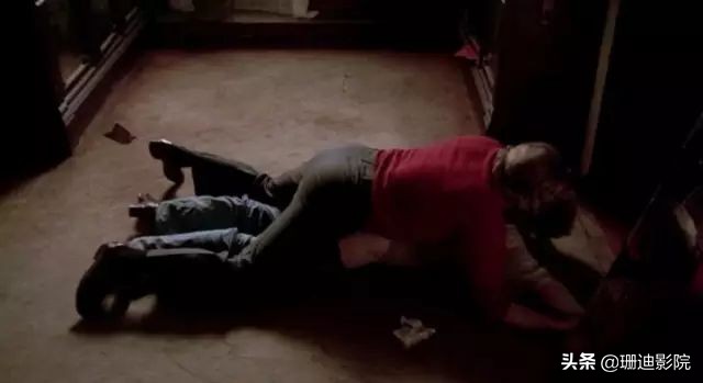 这样的大尺度R级片,注定在影史上留下浓重的一笔