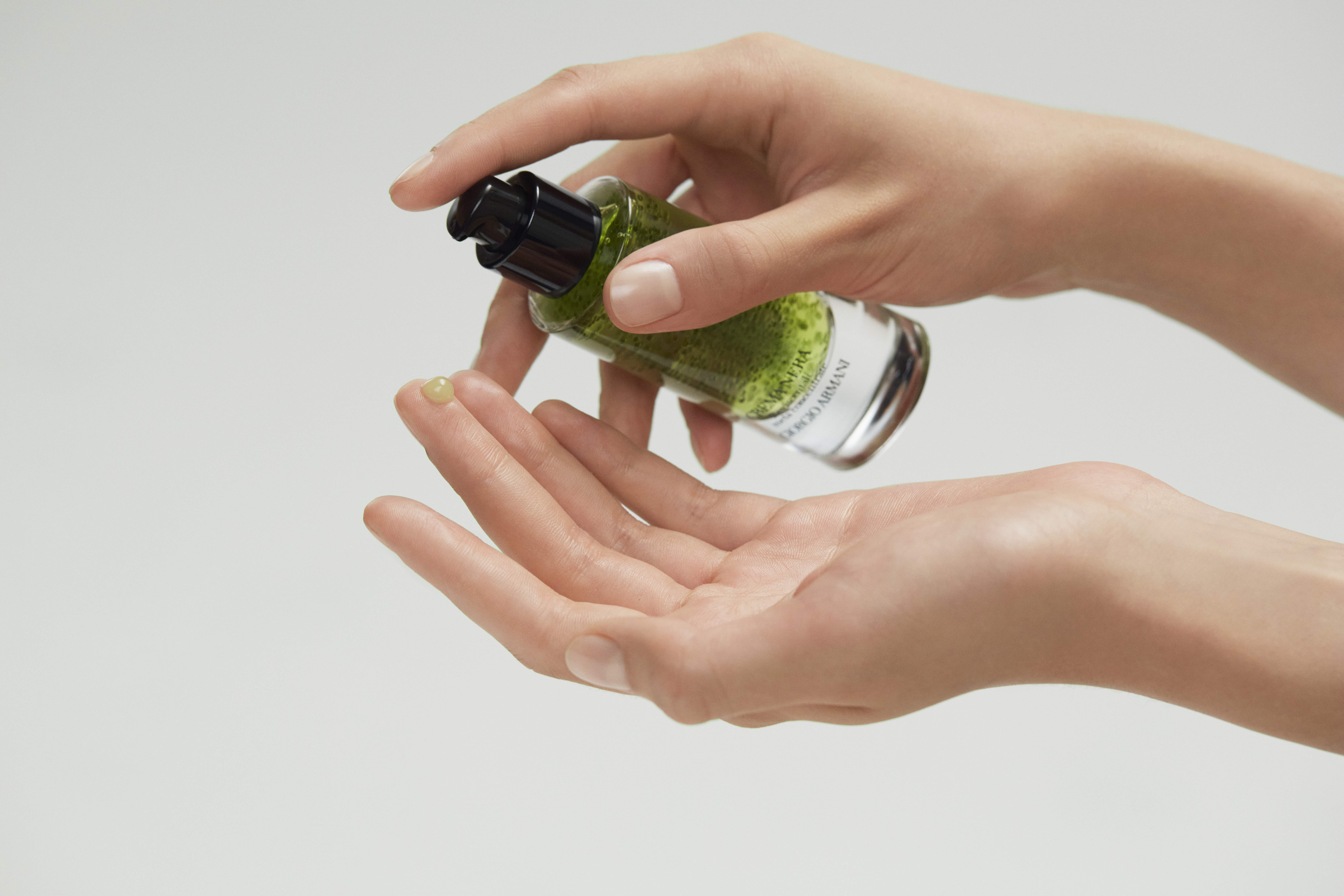 阿玛尼黑钥匙精华官网价格,阿玛尼黑钥匙至臻奂颜浓缩精华露