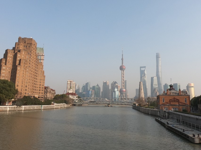 实拍上海干净的街道市容，不愧是一线城市，和你心中的魔都一样吗