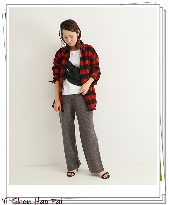 红色小格子衬衫女长袖时尚穿搭,红色格子衬衫配什么颜色裤子好看