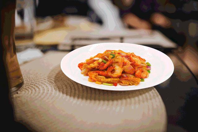 听说有群机器人乘“太空舱”悄然登陆广州？