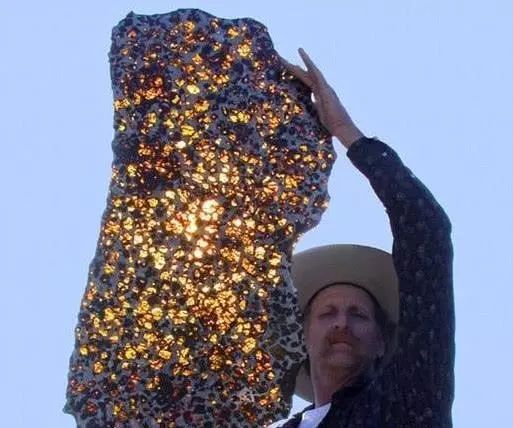 石头和陨石的区别,陨石和石头怎么区分