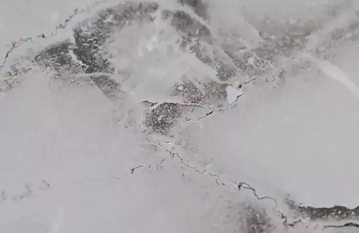 石材都需要做防泛碱处理,石材铺装泛碱如何处理