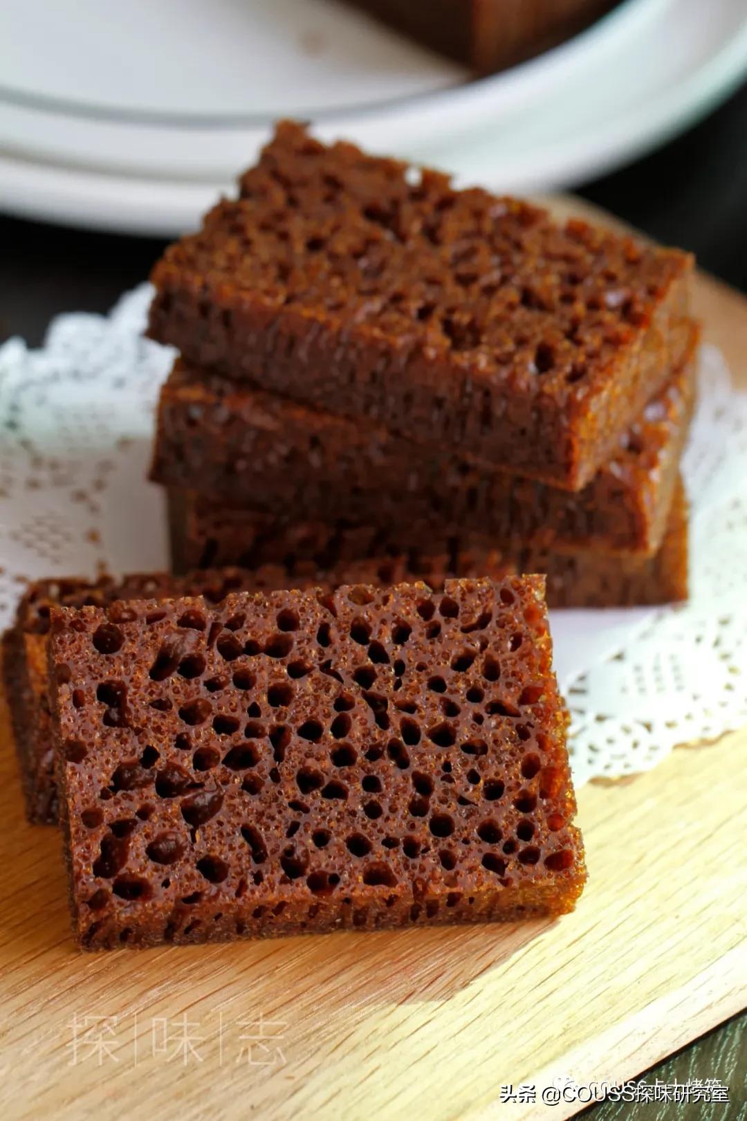 让密集恐惧症集体绕道的蜂巢蛋糕