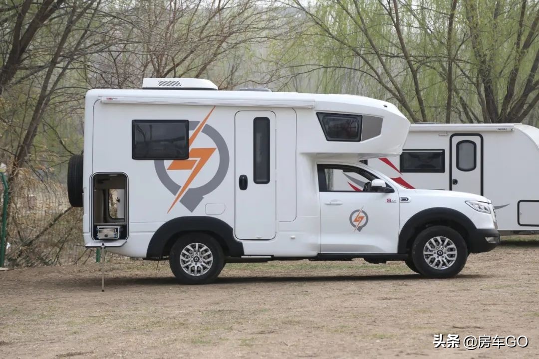 2.0t自动挡四驱越野房车13万左右,2.0t发动机8at轻卡房车