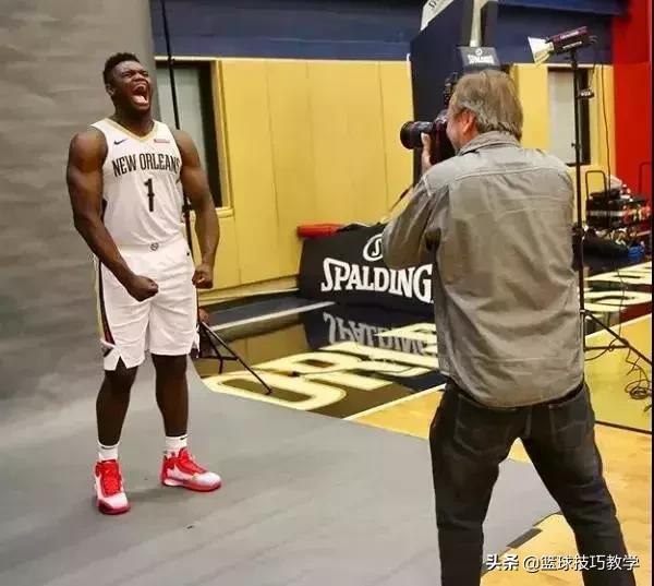 锡安首秀球鞋,锡安威廉姆斯球鞋动图