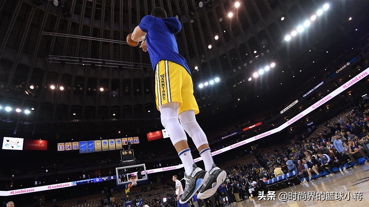 库里踩脚视频,库里上脚库里6全明星配色