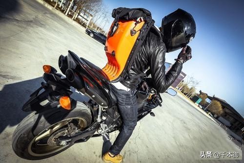 复古机车女骑首选,高颜值机车背包女