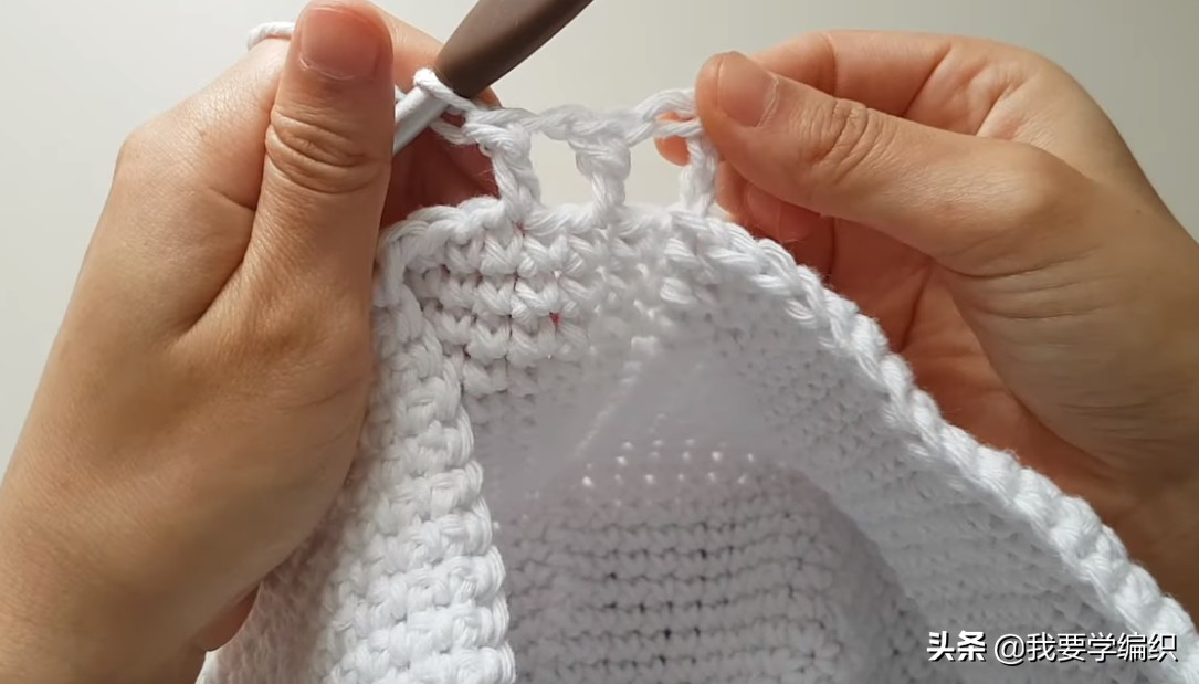 最简单的钩包包教程,毛线钩细挎包带的简单钩法