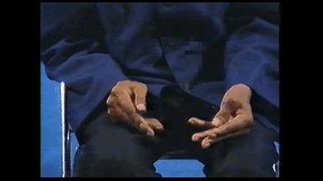 双手抖得厉害怎么治疗,双手无力总有点抖的感觉怎么回事