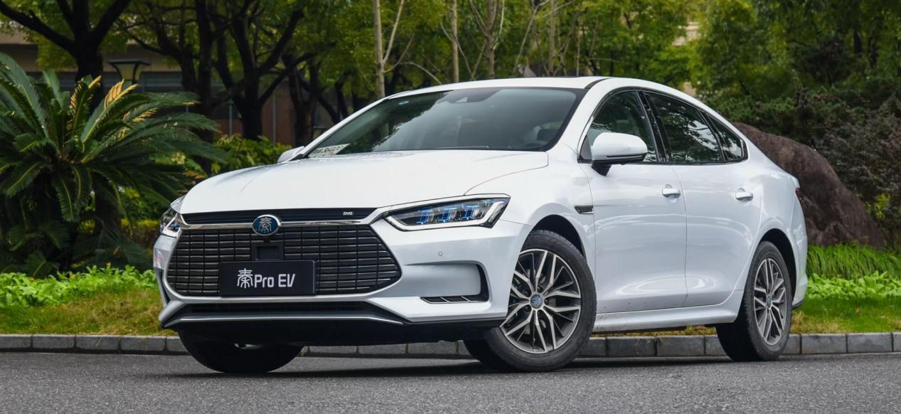 高续航新能源车型盘点,12款500km+车型横评,拒绝充值一针见血