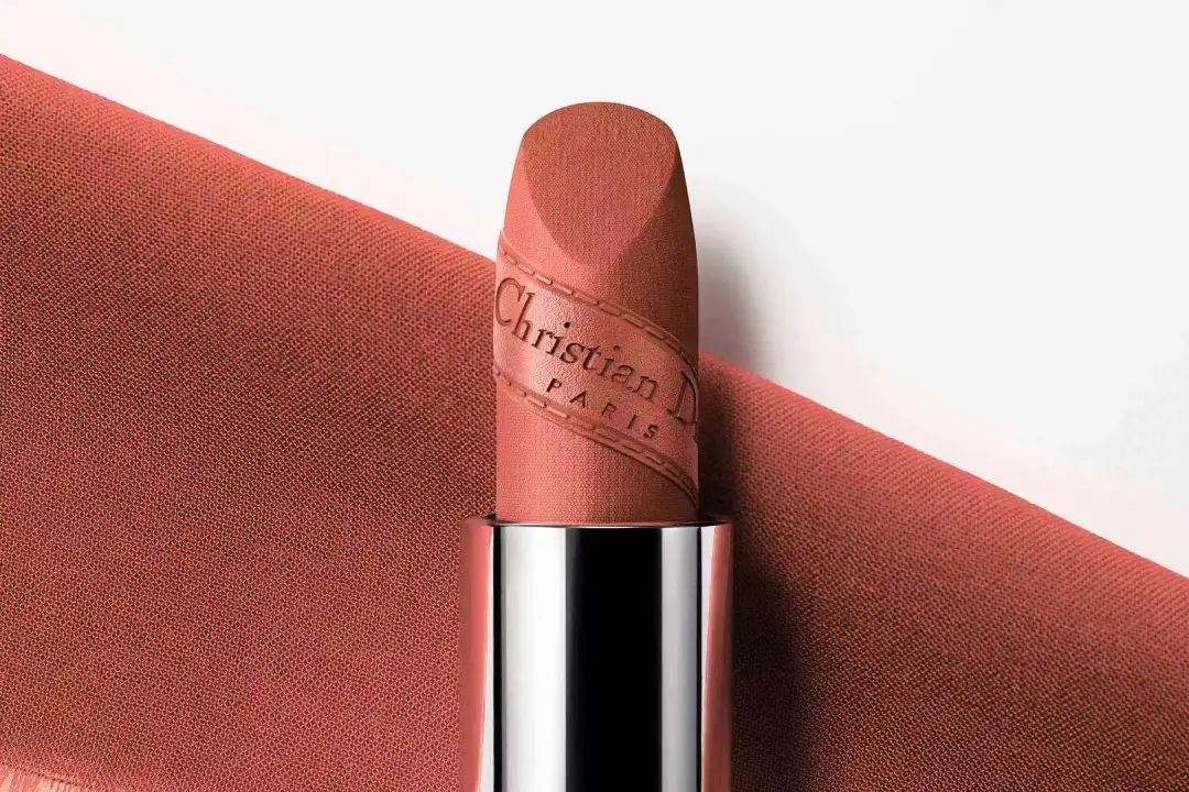 宠爱之名白无瑕美白精华,欧莱雅金致臻颜小金牌粉底液测评