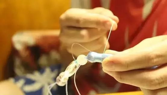 橄榄核雕手串如何打流苏视频,菩提手串有流苏和跑轮该怎么盘呀