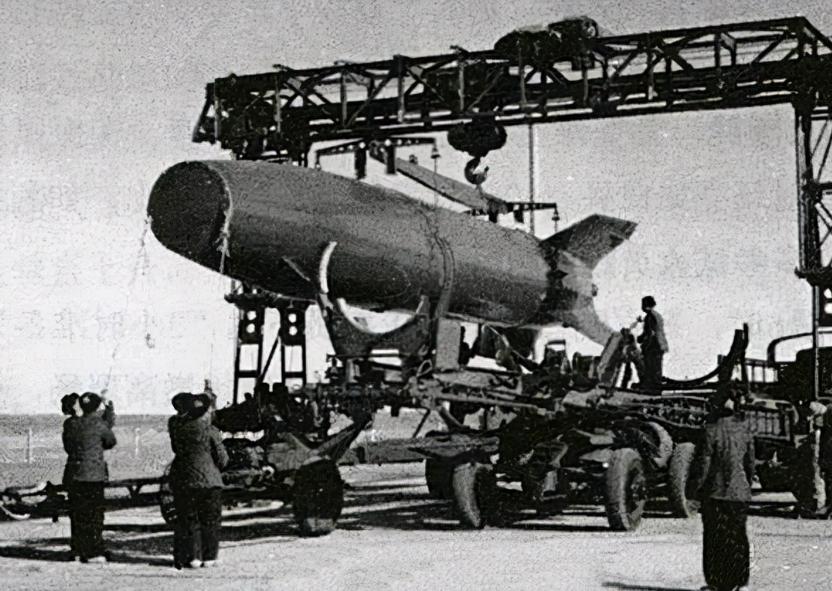 中国第一枚导弹在哪一年发射成功,1962年发射第一颗导弹的图片