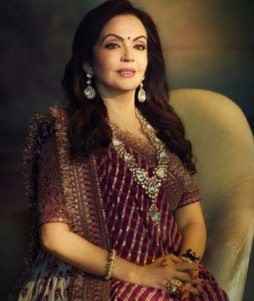 印度首富宠妻如宝：7次约会就求婚，盛宠35年，不孕5年也没嫌弃