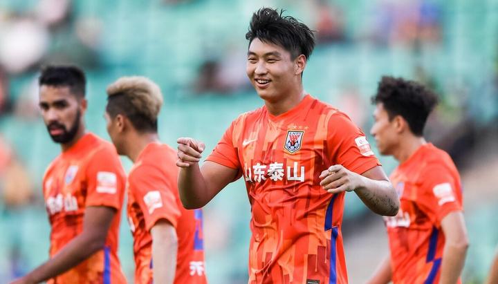 泰山归化新星被郝伟激活,泰山队转会队员名单