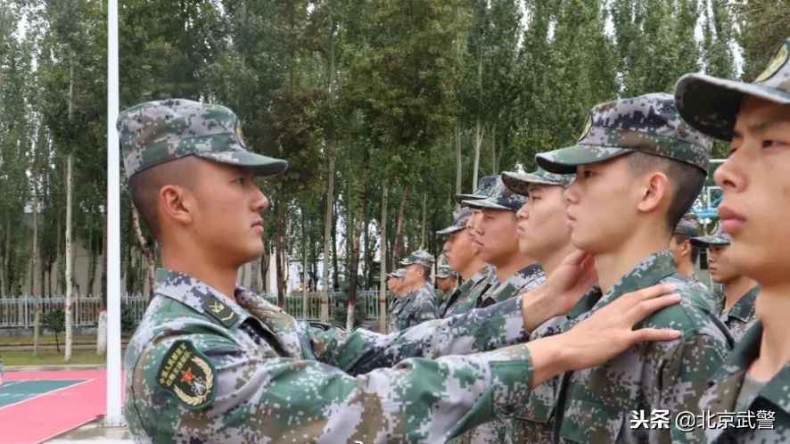 军报刊发8篇文章关注00后新兵:认清00后,才能认清时代!