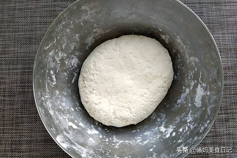 水煎包暄软不塌陷有诀窍，学会这几步，金黄有冰花，比卖的还好吃