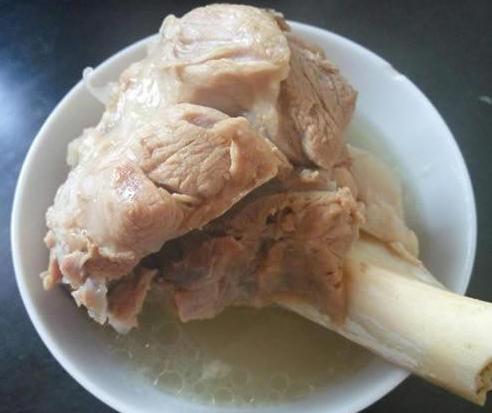 家常炖猪骨头怎么做肉嫩,炖猪骨头怎样煮才又香又烂好吃