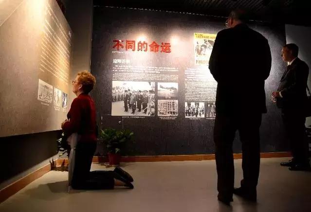 国防部长魏凤和会见了“特殊老兵”