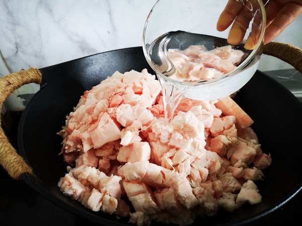 熬猪油放了盐会怎么样,熬猪油熬过头了糊了会有毒吗