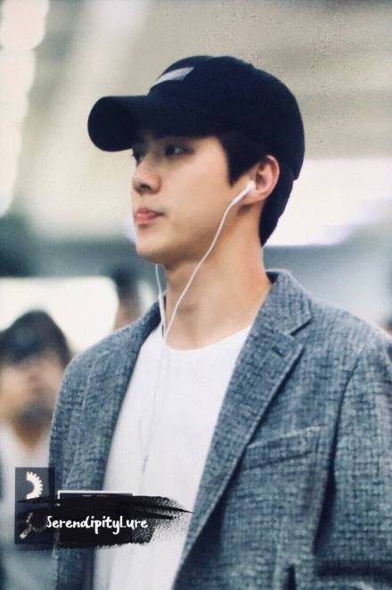 吴世勋台湾机场,吴世勋素颜被拍