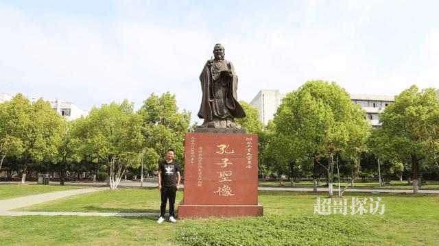 你看这个湖北工业大学，它又大又.......