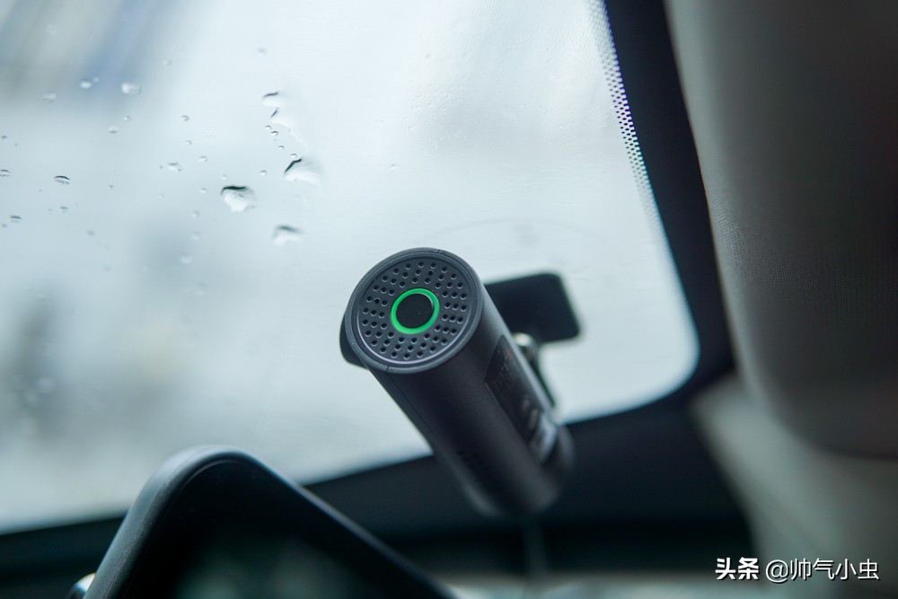 小米生态链70迈新款车品评测：语音控制，支持停车监控，189元