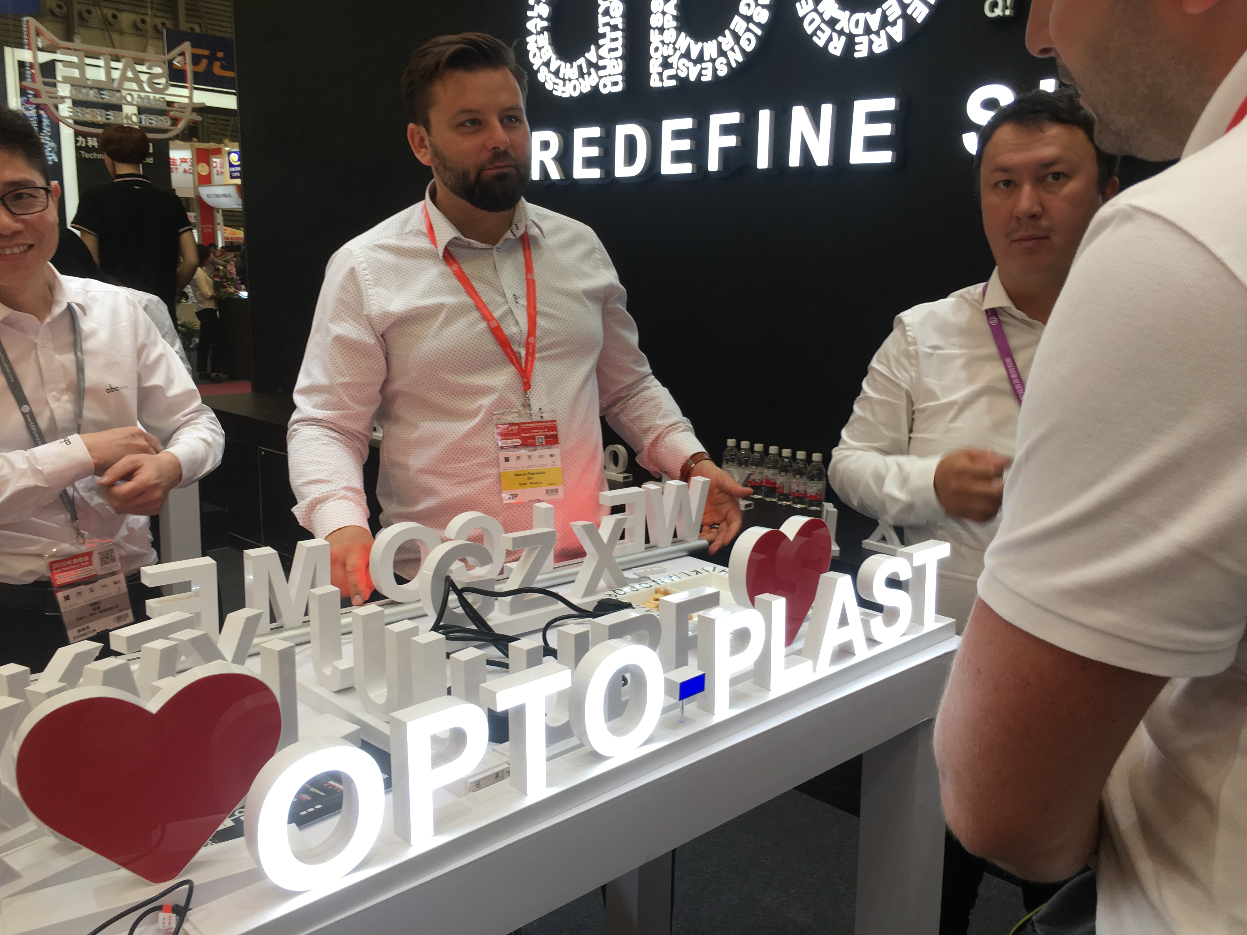 50年无法超越的发光字,100个发光字体