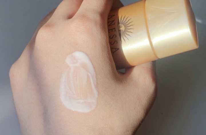 古力娜扎防晒霜同款,娜扎同款眼镜防晒霜好用吗