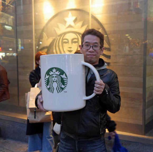日本星巴克杯子,日本男子买巨型星巴克