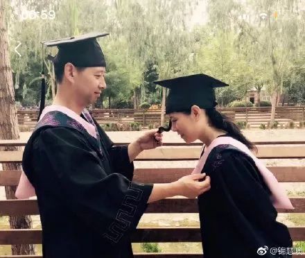 父母秀恩爱对子女的好处,父母特别秀恩爱的方式