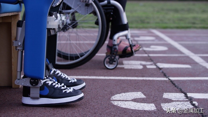 外骨骼机器人适用于不能行走的人,外骨骼机器人康复