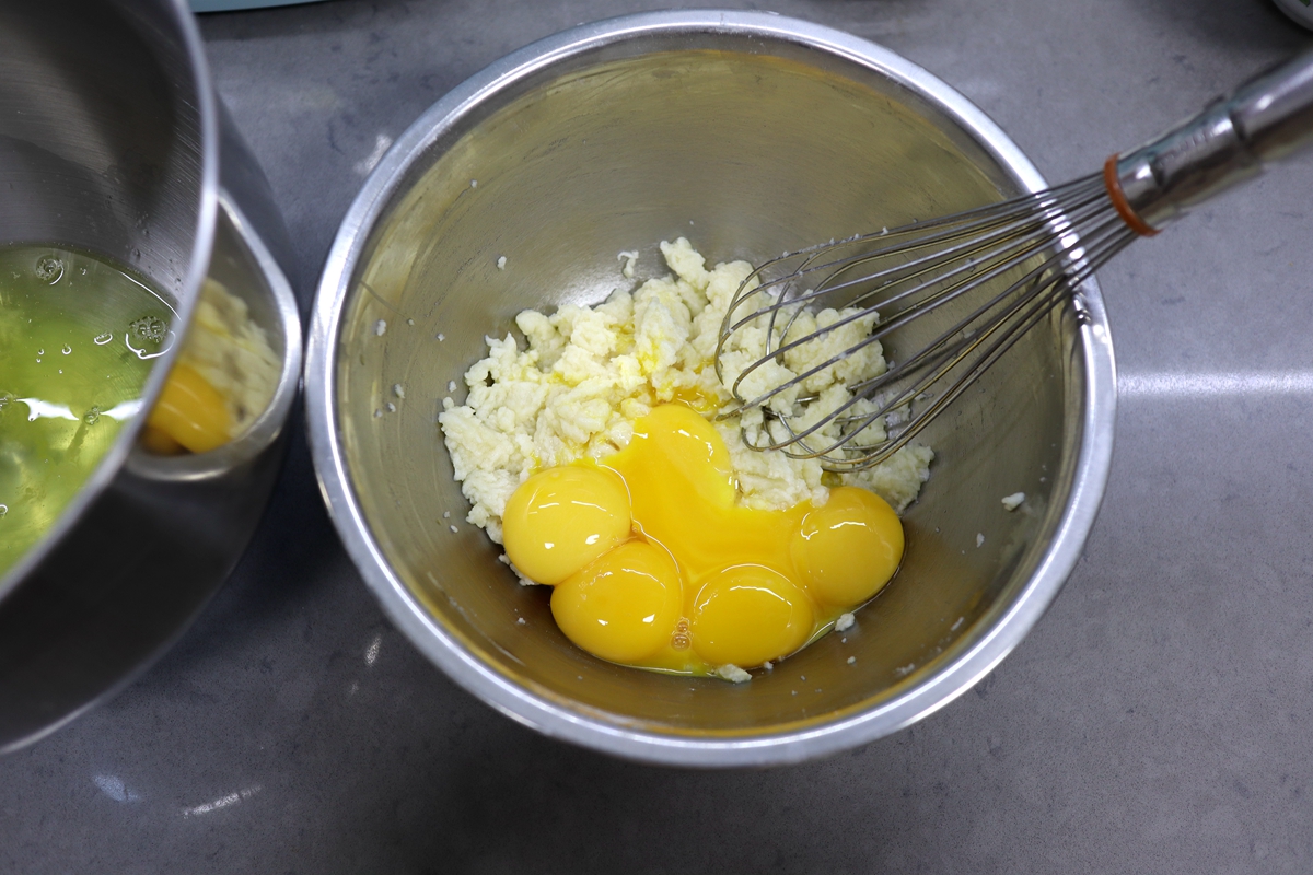 用电饭煲烤戚风蛋糕,戚风蛋糕电饭锅怎么做才松软