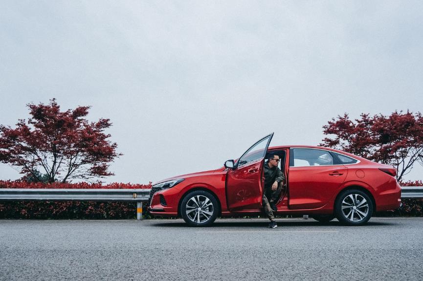 宝马f20评价,逸动plus高速稳定性怎么样