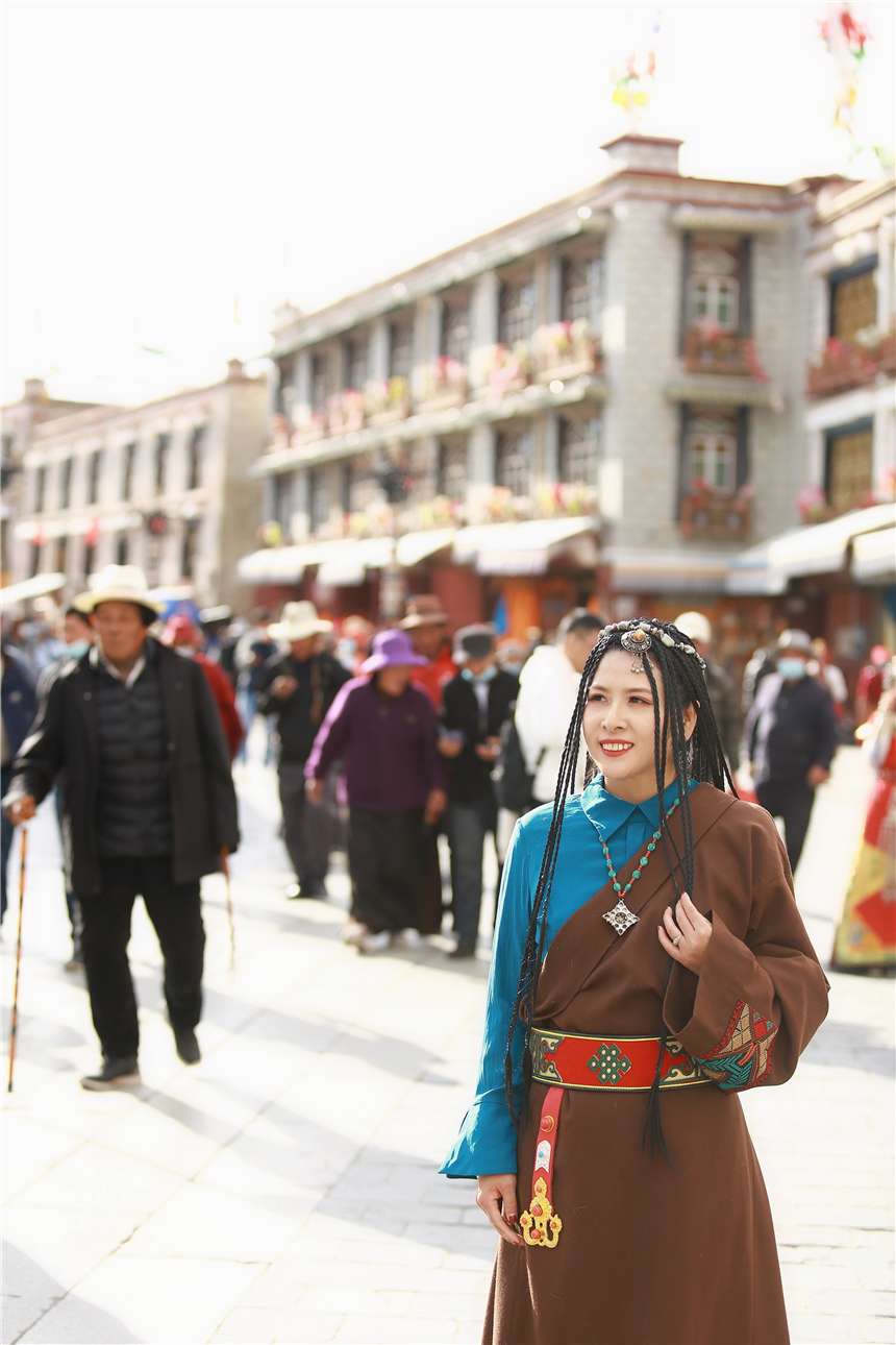 西藏布达拉宫攻略自由行,情侣藏服写真拉萨布达拉宫