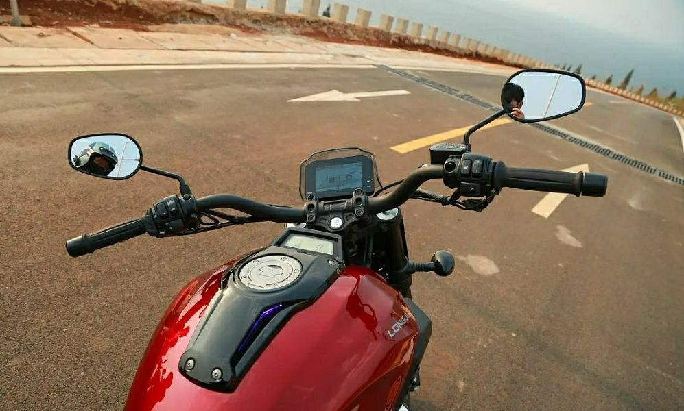 龙嘉V霸650发布:辐条、日清、KYB、无钥、座椅手把加热