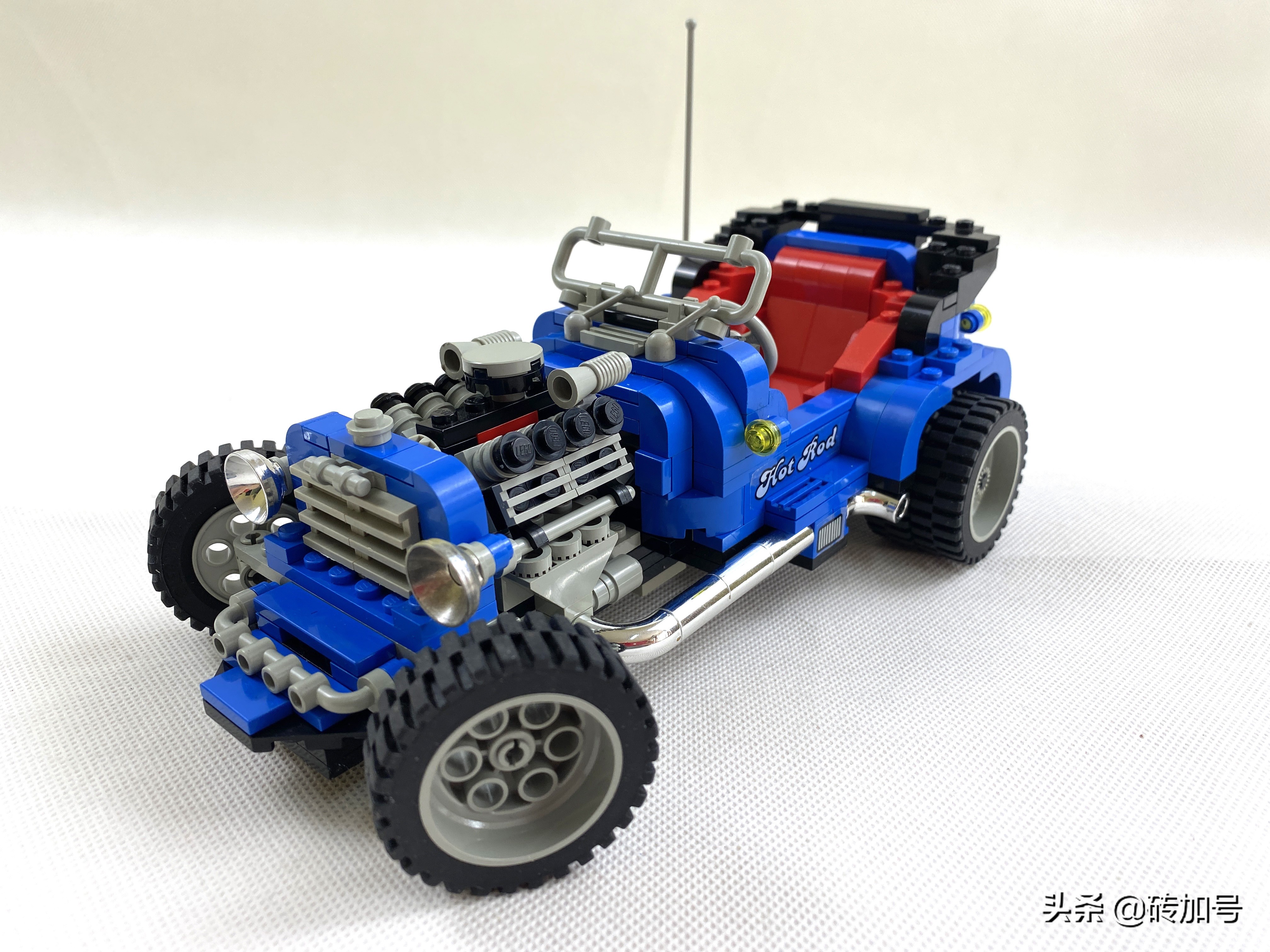 乐*官高**方出的少数几辆HotRod,借5541蓝色狂怒揭开尘封的模型小组