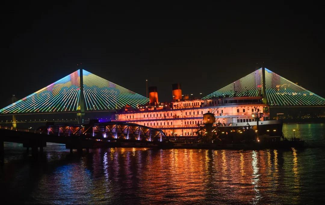 武汉植树高峰期,植树浪潮